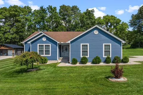 100 Tanglewood Dr, Hillsboro, OH 45133