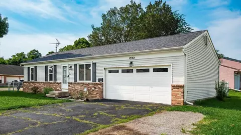 1922 Reddington Rd, Newark, OH 43055
