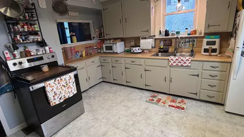 Kitchen - 595 E Hunter St, Logan, OH 43138 photo 1 of 2