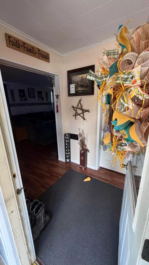Entry Way - 595 E Hunter St, Logan, OH 43138 photo 1 of 3