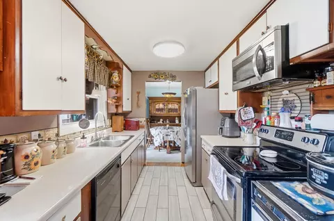Kitchen - 4522 Laredo St, Springfield, OH 45503 photo 1 of 6