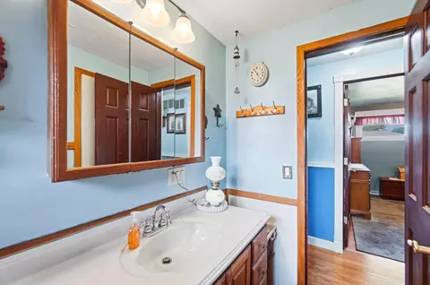 Bath - 4522 Laredo St, Springfield, OH 45503 photo 2 of 4