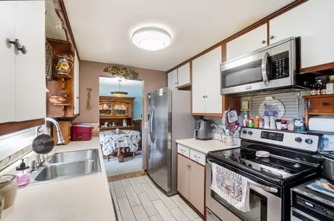 Kitchen - 4522 Laredo St, Springfield, OH 45503 photo 3 of 6