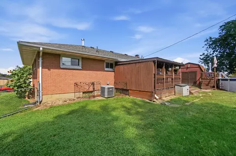 Exterior - 4522 Laredo St, Springfield, OH 45503 photo 11 of 19