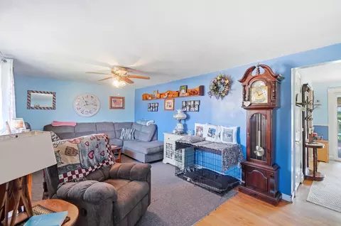 Living - 4522 Laredo St, Springfield, OH 45503 photo 1 of 5