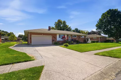 Exterior - 4522 Laredo St, Springfield, OH 45503 photo 3 of 19