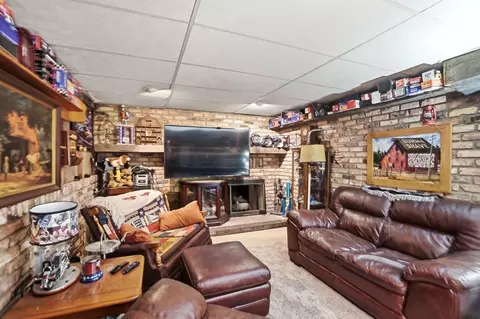 Living - 4522 Laredo St, Springfield, OH 45503 photo 5 of 5