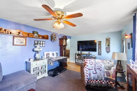 Living - 4522 Laredo St, Springfield, OH 45503 photo 3 of 5