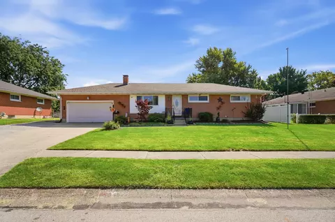 Exterior - 4522 Laredo St, Springfield, OH 45503 photo 2 of 19