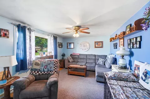 Living - 4522 Laredo St, Springfield, OH 45503 photo 2 of 5