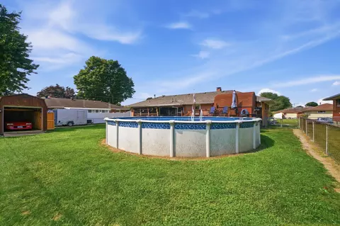 Exterior - 4522 Laredo St, Springfield, OH 45503 photo 9 of 19