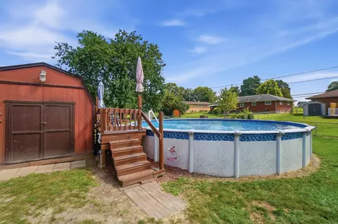 Exterior - 4522 Laredo St, Springfield, OH 45503 photo 16 of 19