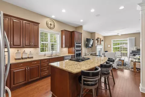 Kitchen - 5721 Liscarroll Pl, Dublin, OH 43016 photo 2 of 5