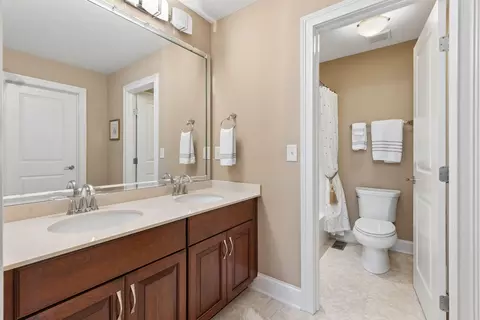 Bath - 5721 Liscarroll Pl, Dublin, OH 43016 photo 7 of 11