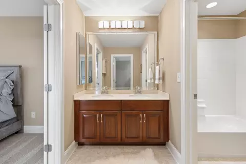 Bath - 5721 Liscarroll Pl, Dublin, OH 43016 photo 6 of 11