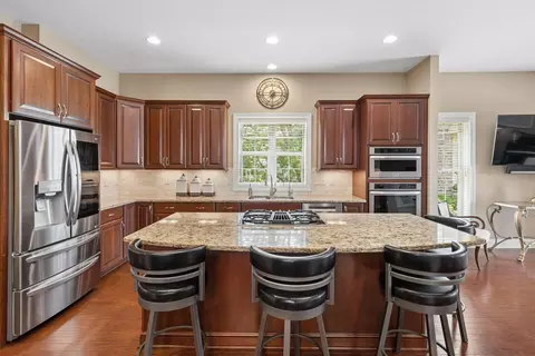 Kitchen - 5721 Liscarroll Pl, Dublin, OH 43016 photo 3 of 5