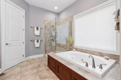 Bath - 5721 Liscarroll Pl, Dublin, OH 43016 photo 4 of 11