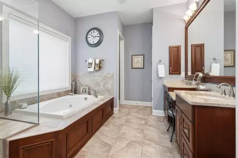 Bath - 5721 Liscarroll Pl, Dublin, OH 43016 photo 3 of 11