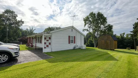 Exterior - 100 Vicky Ln SE, Heath, OH 43056 photo 3 of 11