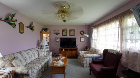 Living - 100 Vicky Ln SE, Heath, OH 43056 photo 2 of 3