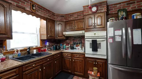 Kitchen - 100 Vicky Ln SE, Heath, OH 43056 photo 2 of 2