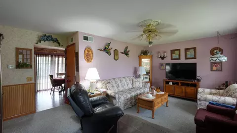 Living - 100 Vicky Ln SE, Heath, OH 43056 photo 1 of 3