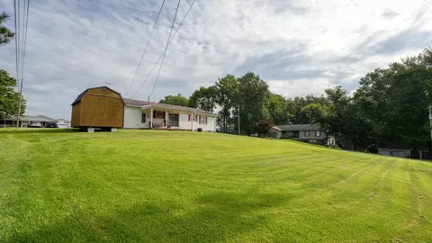 Exterior - 100 Vicky Ln SE, Heath, OH 43056 photo 4 of 11