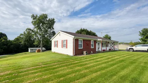 Exterior - 100 Vicky Ln SE, Heath, OH 43056 photo 9 of 11