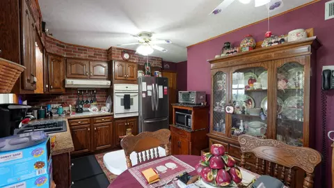 Kitchen - 100 Vicky Ln SE, Heath, OH 43056 photo 1 of 2
