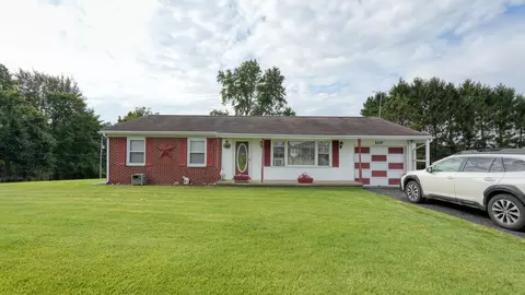 Exterior - 100 Vicky Ln SE, Heath, OH 43056 photo 2 of 11
