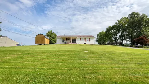 Exterior - 100 Vicky Ln SE, Heath, OH 43056 photo 5 of 11