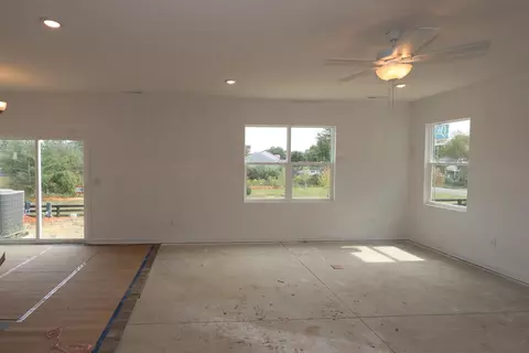 Living - 1023 Dawsons Dr, Hebron, OH 43025 photo 1 of 5