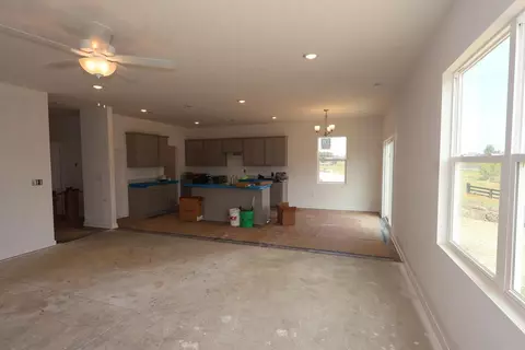 Living - 1023 Dawsons Dr, Hebron, OH 43025 photo 4 of 5