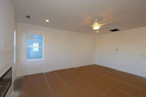 Living - 1030 Dawsons Dr, Hebron, OH 43025 photo 3 of 3