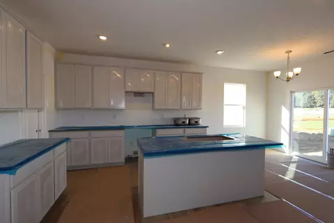 Kitchen - 1030 Dawsons Dr, Hebron, OH 43025 photo 1 of 3