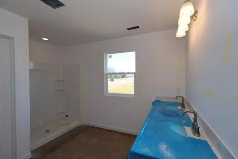 Bath - 1030 Dawsons Dr, Hebron, OH 43025 photo 1 of 3