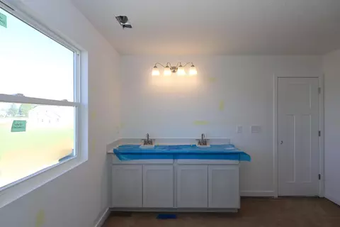 Bath - 1030 Dawsons Dr, Hebron, OH 43025 photo 2 of 3