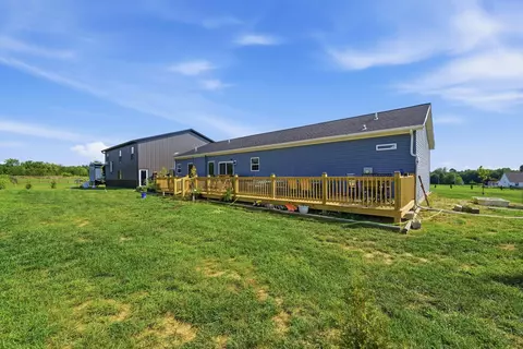 Exterior - 11144 Dingess Rd, Circleville, OH 43113 photo 2 of 7