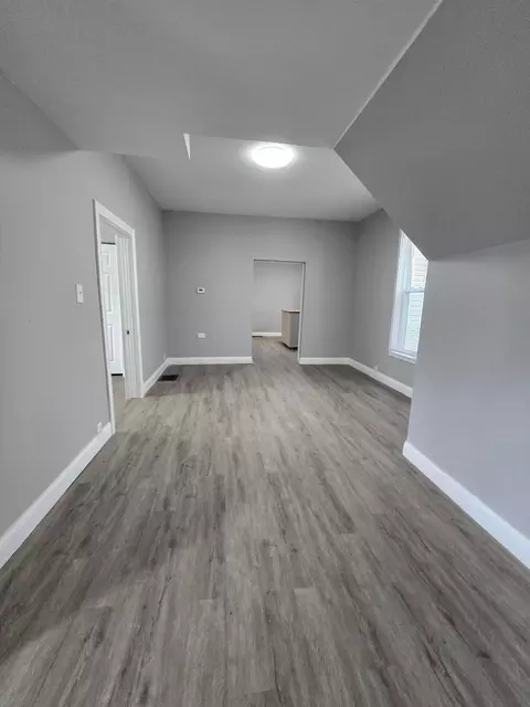 Living - 114 Vennum Ave, Mansfield, OH 44903 photo 3 of 4