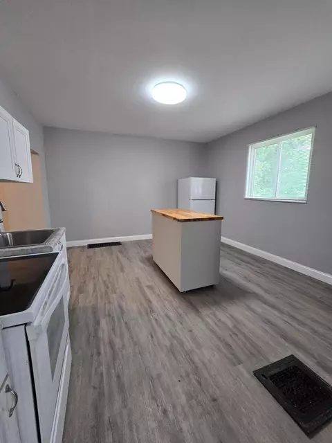 Kitchen - 114 Vennum Ave, Mansfield, OH 44903 photo 2 of 4