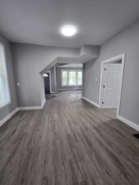 Entry Way - 114 Vennum Ave, Mansfield, OH 44903 photo 1 of 3