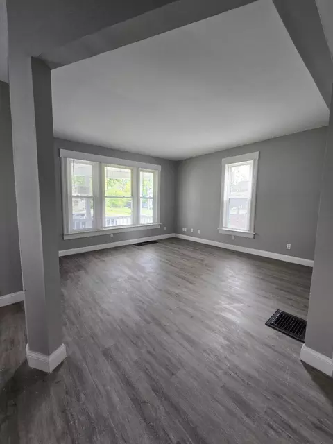 Living - 114 Vennum Ave, Mansfield, OH 44903 photo 2 of 4