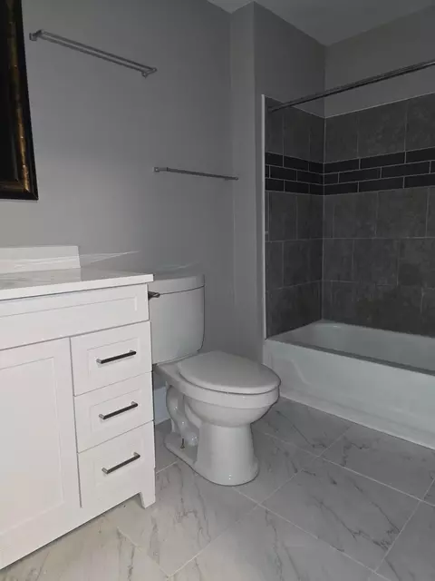 Bath - 114 Vennum Ave, Mansfield, OH 44903 photo 2 of 2