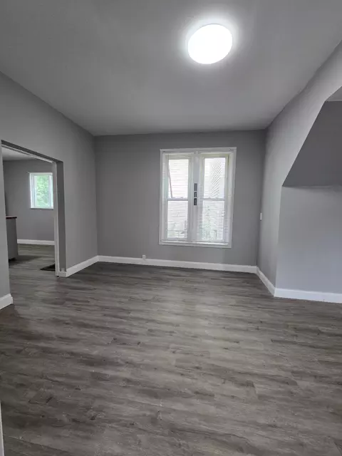 Living - 114 Vennum Ave, Mansfield, OH 44903 photo 4 of 4