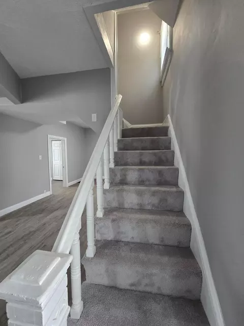 Entry Way - 114 Vennum Ave, Mansfield, OH 44903 photo 3 of 3