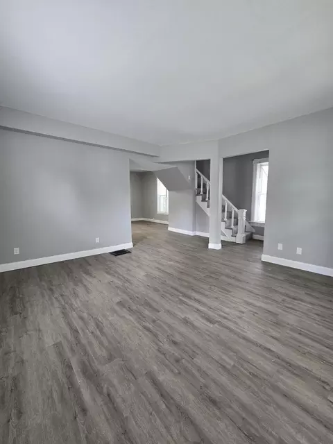 Living - 114 Vennum Ave, Mansfield, OH 44903 photo 1 of 4
