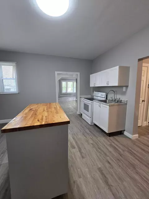 Kitchen - 114 Vennum Ave, Mansfield, OH 44903 photo 3 of 4