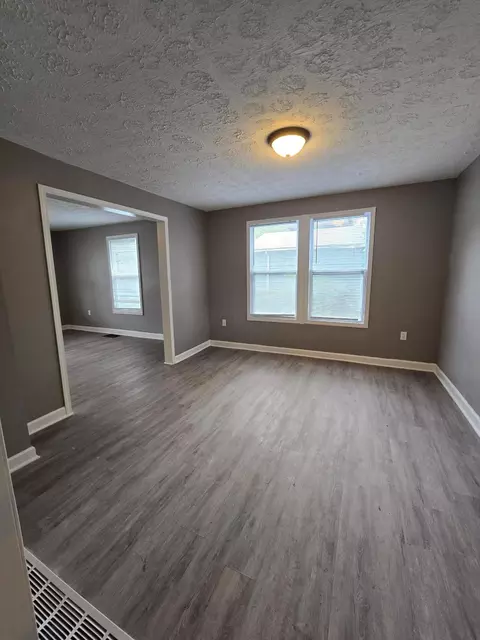 Living - 28 Cameron Ave, Mansfield, OH 44902 photo 4 of 6