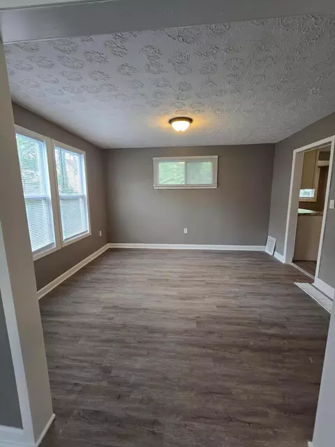 Living - 28 Cameron Ave, Mansfield, OH 44902 photo 3 of 6
