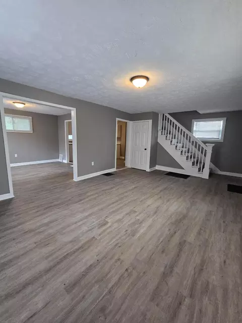 Living - 28 Cameron Ave, Mansfield, OH 44902 photo 2 of 6